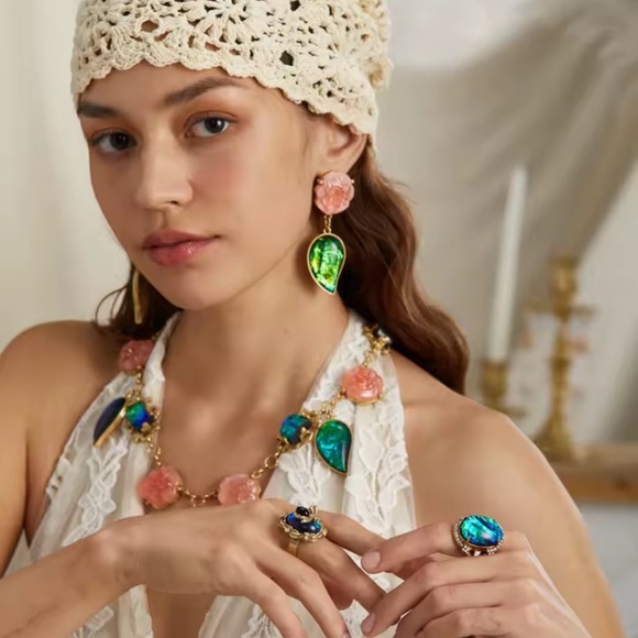 Royal Bee Elegance Antique Brass Ring - Picture 11 of 11